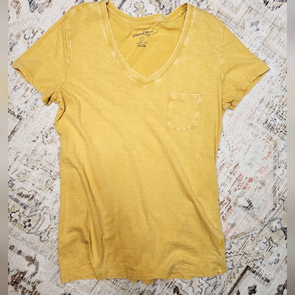 Universal Thread Tops - ✨3/$12 Universal Thread Women's Yellow V-Neck T-Shirt size Small